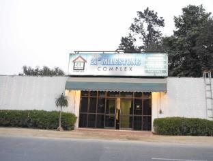 21 Milestone Hotel & Resort New Delhi Bagian luar foto