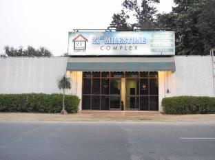 21 Milestone Hotel & Resort New Delhi Bagian luar foto